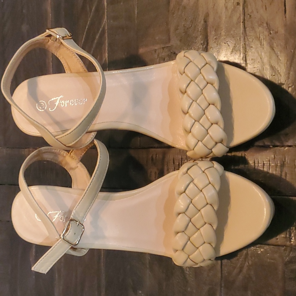 Size 10 Forever Tan Wedge never worn